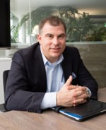 Hendrik Niebaum, als Leiter des Bereichs Commodity Solutions für die Betreuung der Industriekunden und Stadtwerke von RWE zuständig Hendrik Niebaum, als Leiter des Bereichs Commodity Solutions für die Betreuung der Industriekunden und Stadtwerke von RWE zuständig