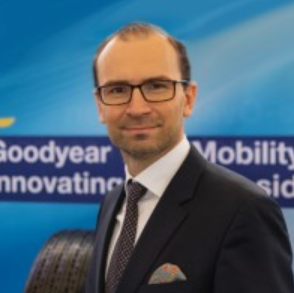 Maciej Szymanski - Director Marketing de Neumáticos para Vehículos Industriales en Europa Maciej Szymanski - Director Marketing de Neumáticos para Vehículos Industriales en Europa