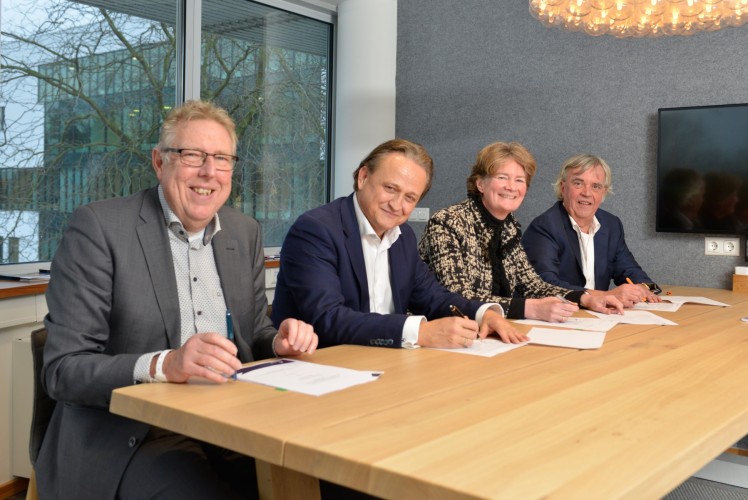 Ondertekening overeenk Engineer & Build