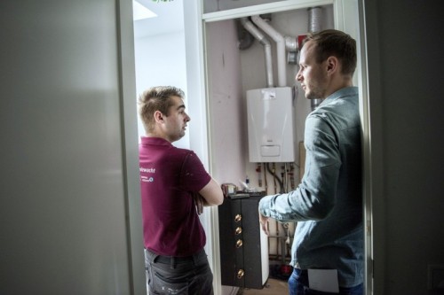 wooneffect warmtepomp - Groningen, 04-09-2019, in de Da Coastastraat te Groningen wordt door de Energiewacht / Essent warmtepompem geplaats in huurwoningen van woningcorperatie Nijestee. Opdrachtgever voor fotografie: Redactiegasten / Sander Willems wooneffect warmtepomp