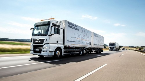 Start eerste platooning praktijktest in Duitsland