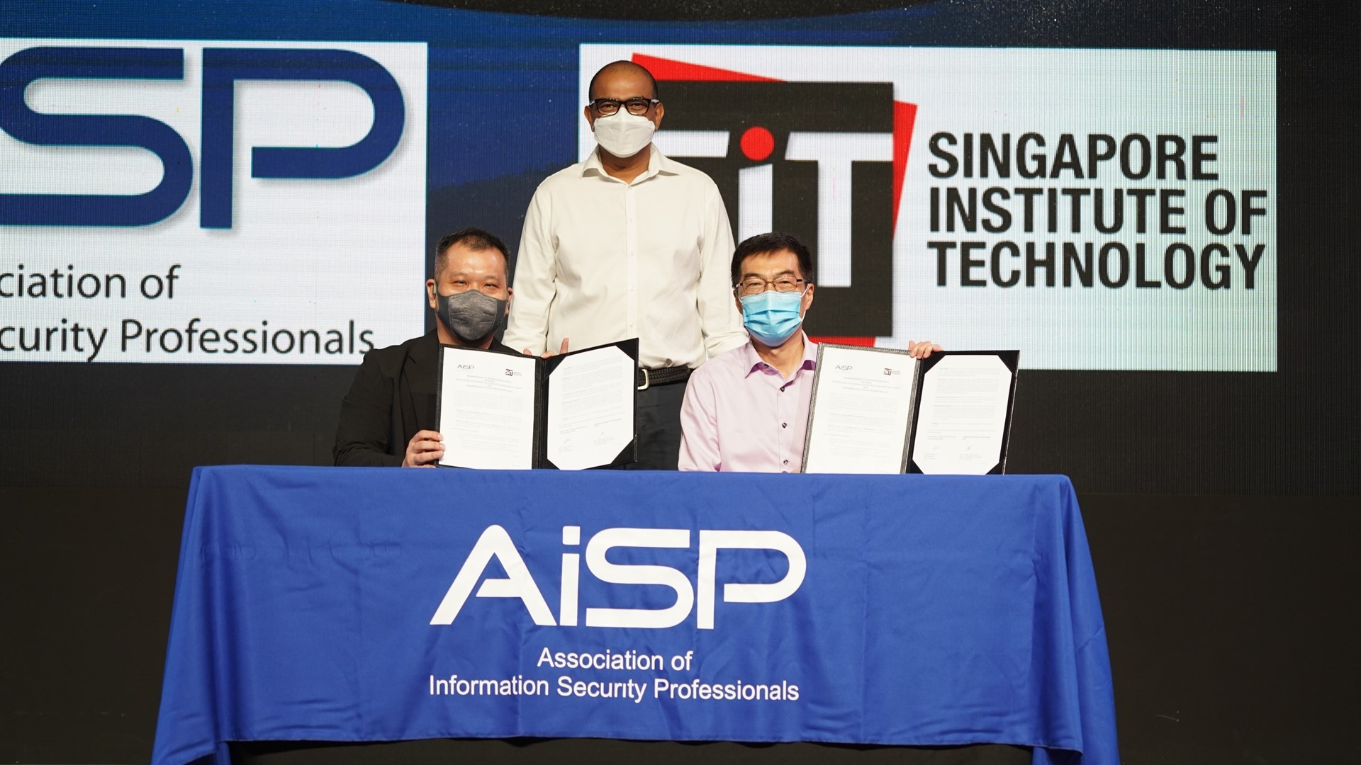 AiSP-SIT-MOU_1920x1080 AiSP-SIT-MOU_1920x1080
