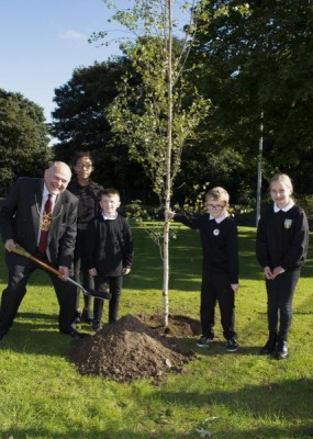 Lord Lieutenant tree planting 2 - Lord Lieutenant tree planting 2