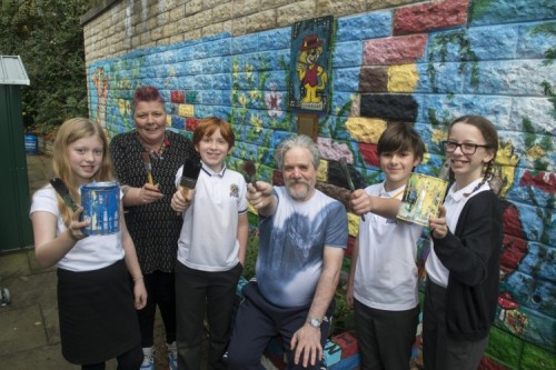 Mural 3 - 11/10/19 Eastleigh resident David Donaghey and Mnady Castleman, Esatleigh Health and Wellbeing Co Ordinator , with some of the Culter Primary school pupils that helped paint the Mural. Creative pupils at Culter School have teamed up with an artistic resident at Eastleigh Care Home to create a giant wall of art as part of a national award scheme. The P6 pupils have been working with artist (insert name here) over the last year to create a colourful mural at the care home as part of the Junior Award Scheme Scotland (JASS) which is an accredited award supporting children in the transition between Primary and Secondary education by developing skills and working with the wider local community. Mural 3