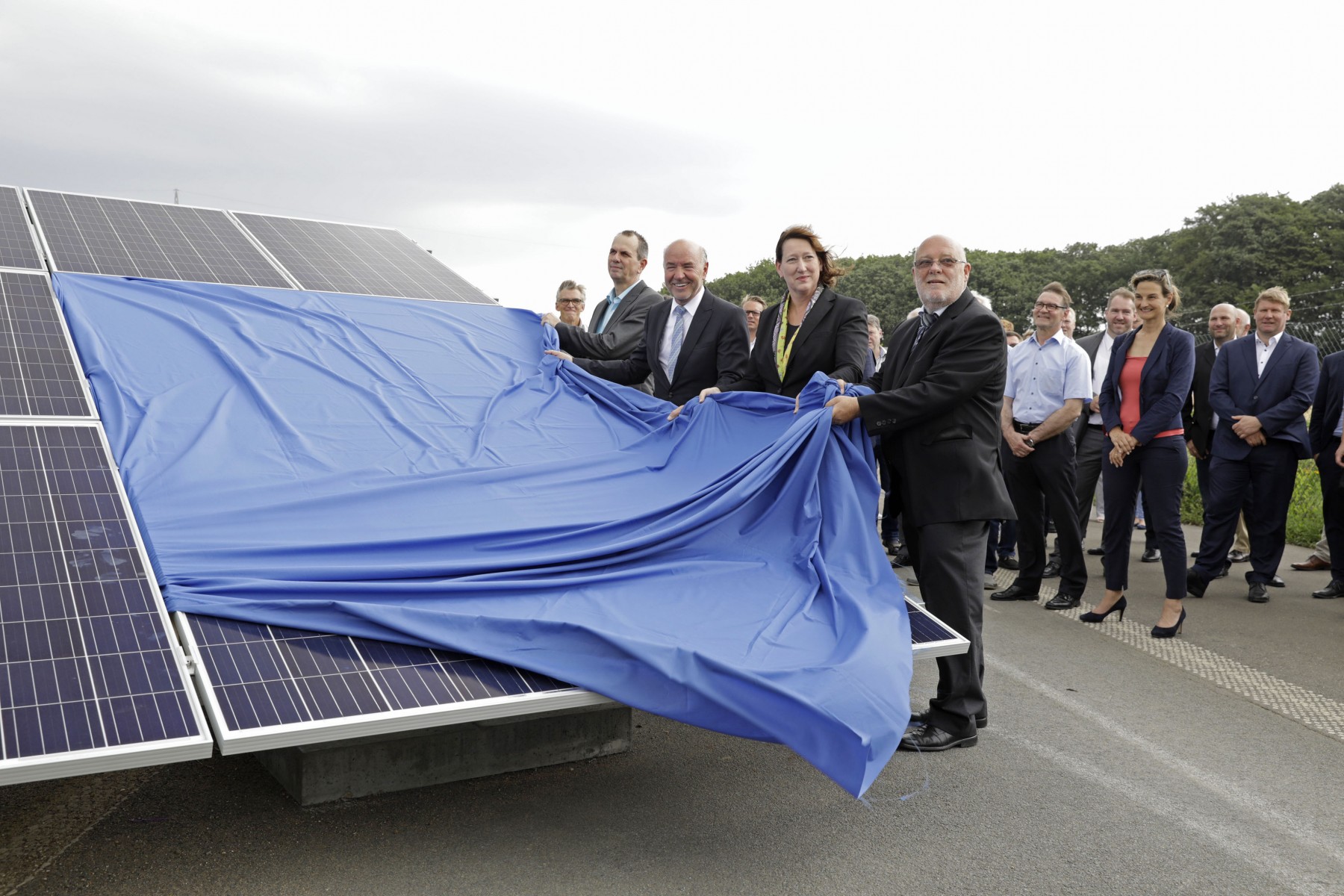 In Niederzier fließt der Strom über die Solarautobahn In Niederzier fließt der Strom über die Solarautobahn