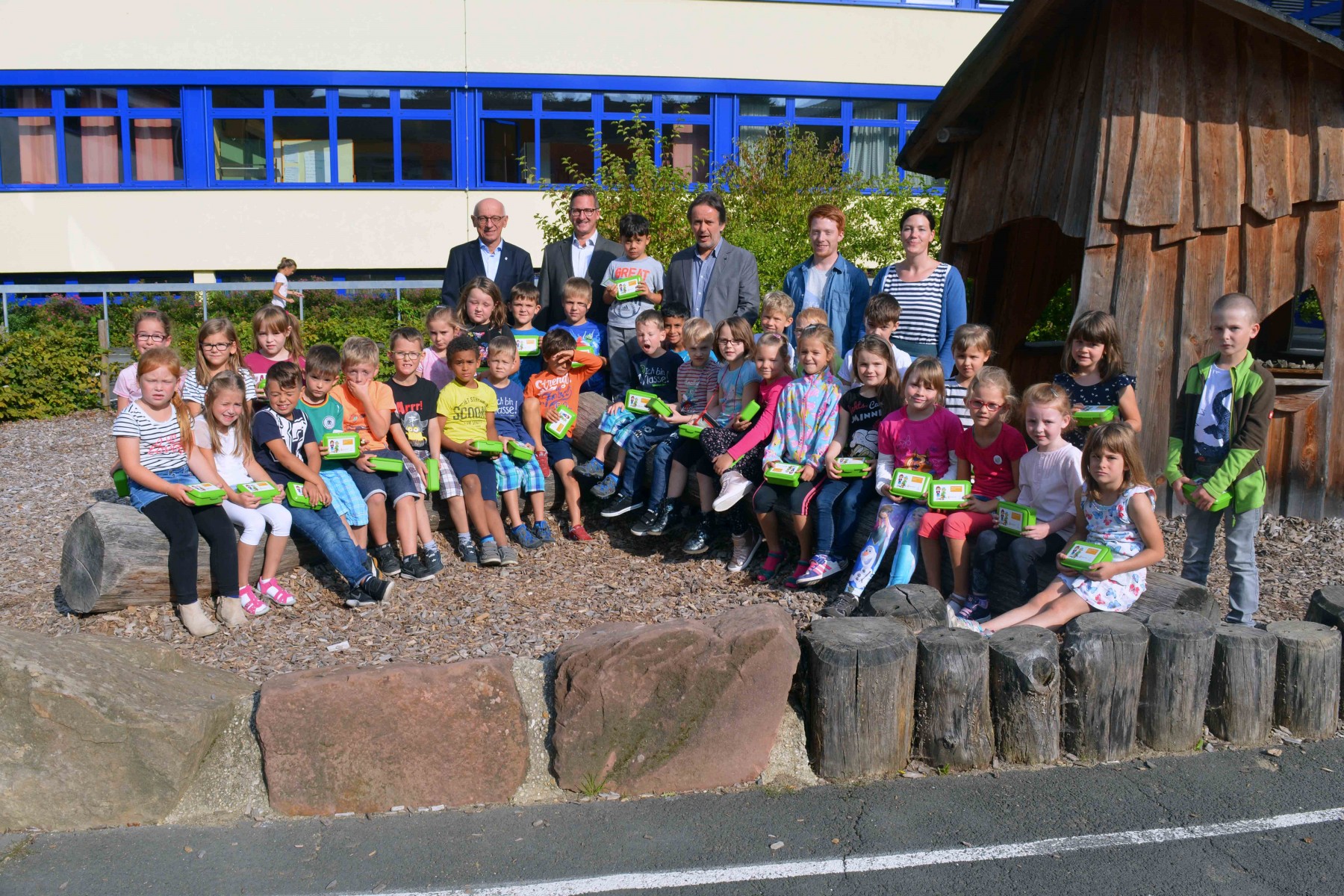 Erstklässler der Grundschule Kyllburg erhalten zur Einschulung Überraschung von innogy Erstklässler der Grundschule Kyllburg erhalten zur Einschulung Überraschung von innogy