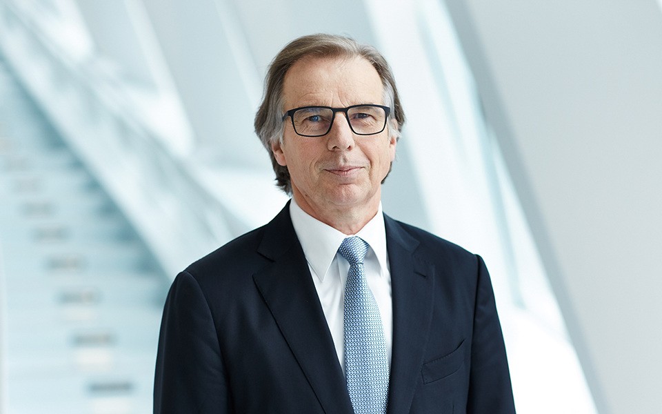 Klaus Entenmann, Vorsitzender des Vorstands der Daimler Financial Services AG, wird Ende Mai 2019 aus dieser Funktion ausscheiden und die Verantwortung an Franz Reiner übergeben. Klaus Entenmann, Vorsitzender des Vorstands der Daimler Financial Services AG, wird Ende Mai 2019 aus dieser Funktion ausscheiden und die Verantwortung an Franz Reiner übergeben.