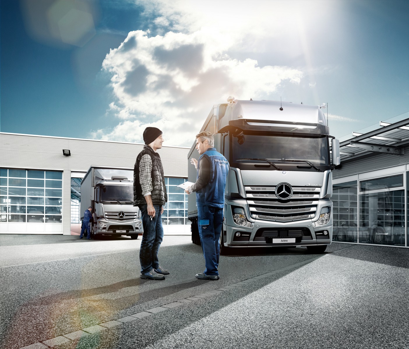 Tot eind 2014 wordt de standaard drie jaar fabrieksgarantie op de aandrijflijn van de Mercedes-Benz Atego gratis uitgebreid naar vijf jaar of 500.000 km. Hierdoor wordt het risico van onvoorziene reparatiekosten op de aandrijflijn tot een minimum beperkt. Deze actie geldt wanneer men de truck financiert via Mercedes-Benz CharterWay. Tot eind 2014 wordt de standaard drie jaar fabrieksgarantie op de aandrijflijn van de Mercedes-Benz Atego gratis uitgebreid naar vijf jaar of 500.000 km. Hierdoor wordt het risico van onvoorziene reparatiekosten op de aandrijflijn tot een minimum beperkt. Deze actie geldt wanneer men de truck financiert via Mercedes-Benz CharterWay.