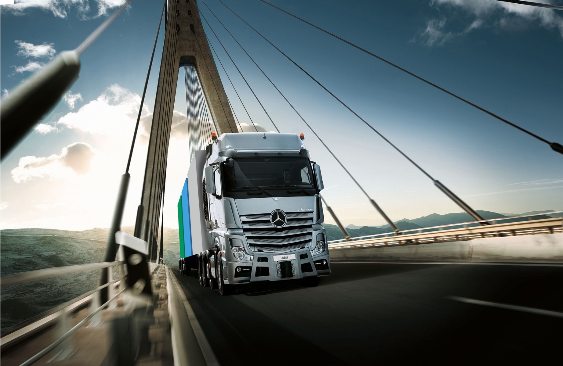 Mercedes-Benz introduceerde onlangs een drietal Servicepakketen om ondernemers volledig te ontzorgen op het gebied van reparatie en onderhoud. Transporteurs kunnen het pakket kiezen dat het beste past bij de onderneming. Met een servicepakket dekt de ondernemer risico’s af. De pakketten zijn modulair opgebouwd: Extend, Complete en CompletePlus Service. Mercedes-Benz introduceerde onlangs een drietal Servicepakketen om ondernemers volledig te ontzorgen op het gebied van reparatie en onderhoud. Transporteurs kunnen het pakket kiezen dat het beste past bij de onderneming. Met een servicepakket dekt de ondernemer risico’s af. De pakketten zijn modulair opgebouwd: Extend, Complete en CompletePlus Service.