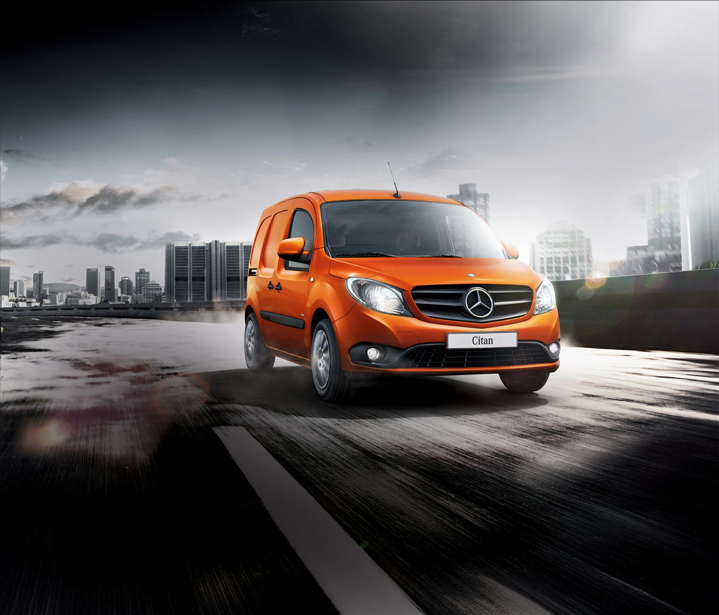 Vanaf nu staat de nieuwe compacte bestelwagen van Mercedes-Benz, de Citan, bij de officiële Mercedes-Benz bestelwagendealers in de showroom. Daarmee wordt een compleet nieuw model aan het leveringsprogramma toegevoegd. Ook is de Citan de komende periode op verschillende plekken in Nederland te bezichtigen tijdens de Citan on Tour. Vanaf nu staat de nieuwe compacte bestelwagen van Mercedes-Benz, de Citan, bij de officiële Mercedes-Benz bestelwagendealers in de showroom. Daarmee wordt een compleet nieuw model aan het leveringsprogramma toegevoegd. Ook is de Citan de komende periode op verschillende plekken in Nederland te bezichtigen tijdens de Citan on Tour.