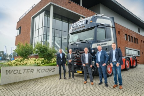 B025 Unieke Actros ter ere 60-jarig jubileum Wolter Koops-3 - B025 Unieke Actros ter ere 60-jarig jubileum Wolter Koops-3