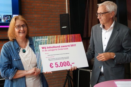 Petra Biemans, winnaar onderzoeksprijs, en Huug de Deugd - Pop-up Lab Inholland Petra Biemans, winnaar onderzoeksprijs, en Huug de Deugd