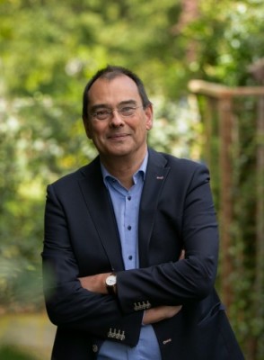 Hans Bossert, lector Finance en Accountancy - Even voorstellen: Hans Bossert, lector Finance en Accountancy Hans Bossert, lector Finance en Accountancy