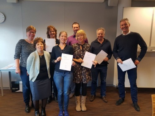 Deelnemers aan de training, met Margot Koeneman (4e van links) - Deelnemers aan de training, met Margot Koeneman (4e van links)
