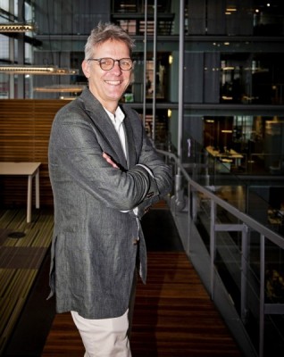 Docent Eric Wiersma van de opleiding Sociaal Juridische Dienstverlening - Die ene student en docent Docent Eric Wiersma van de opleiding Sociaal Juridische Dienstverlening