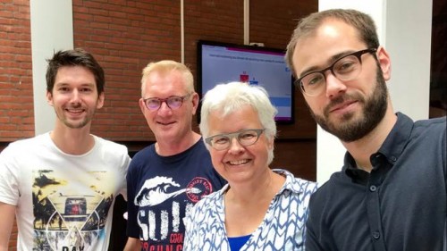 V.l.n.r: Muziekdocenten Thijs Gurp (Rotterdam/Dordrecht), Hans van Eerden (Haarlem), Annesta van Egmond (Den Haag) en Arnold de Mulder (Alkmaar) - Pabo’s Inholland investeren in muziekonderwijs V.l.n.r: Muziekdocenten Thijs Gurp (Rotterdam/Dordrecht), Hans van Eerden (Haarlem), Annesta van Egmond (Den Haag) en Arnold de Mulder (Alkmaar)