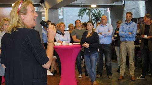 Vestigingsdirecteur Heleen Jumelet heet iedereen welkom - Show & Share Inholland Haarlem Vestigingsdirecteur Heleen Jumelet heet iedereen welkom