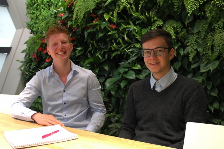 Studenten+Kwinten+Kramer+en++Ezra+Holstvoogd.