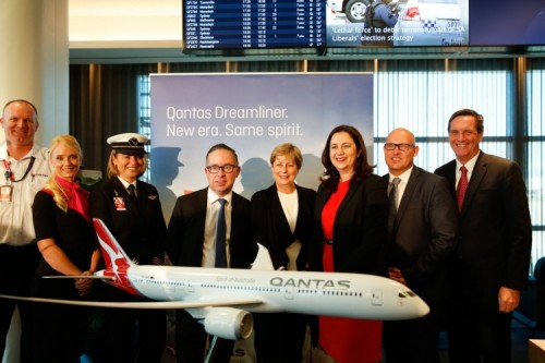Qantas_Dreamliner_Announcement-3 - Qantas staff with Alan Joyce (Qantas), Julieanne Alroe (BAC), Premier Palaszczuk. Treasurer Pitt and Minister Lynham Qantas_Dreamliner_Announcement-3