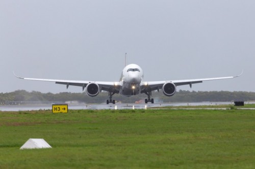 Singapore Airlines' A350 touch down at BNE 17 Oct MR - Singapore Airlines' A350 touch down at BNE 17 Oct MR