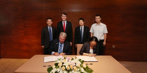 Signing of Sister-Airport MOU - Front Row - Andrew Brodie BAC and Ms HU Chan Chongqing Airport Group Co. ltd Back Row - Jonathan Zhang BAC, Lord Mayor Quirk, Mr DAI Ke Chongqing Airport Group Co. ltd, Mr Patrick Chang Chongqing Airport Group Co. ltd Signing of Sister-Airport MOU