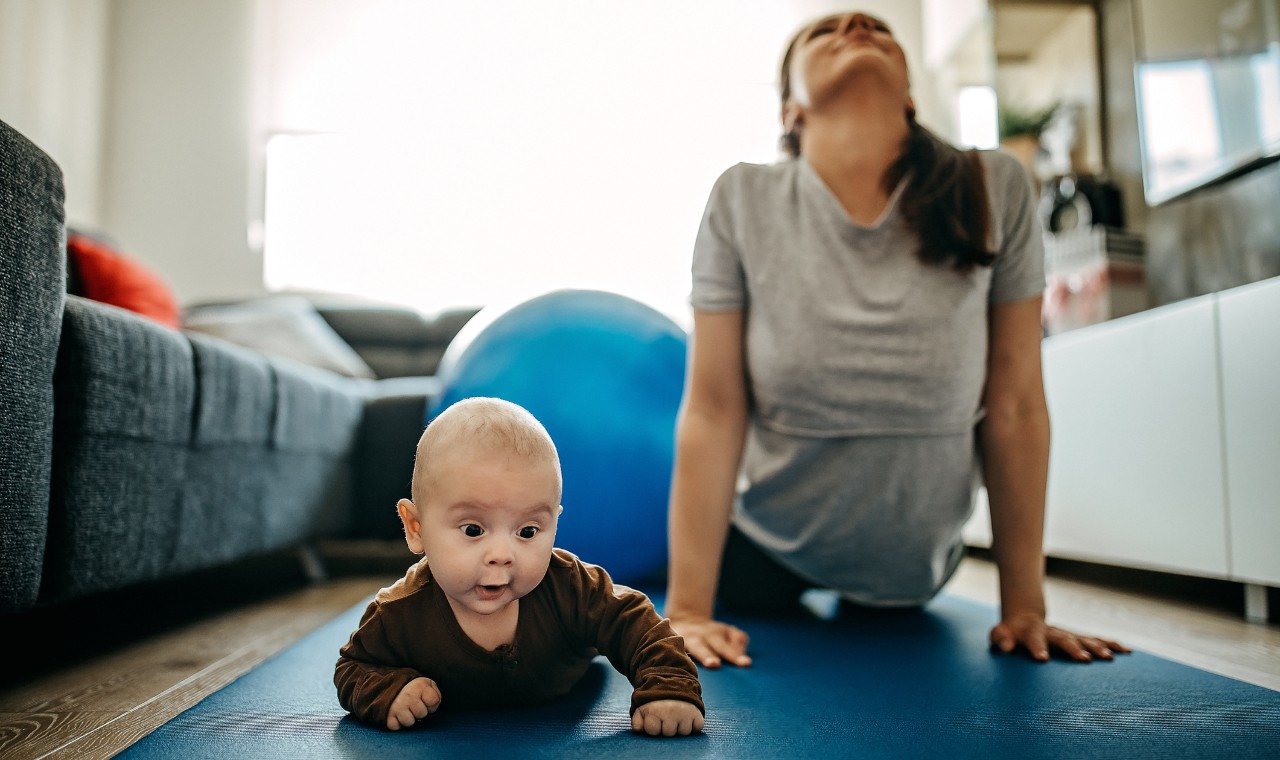 Keeping active can help parents and children cope with stressful disruptions caused by the COVID-19 pandemic, but isolation measures are making it harder to get enough activity, say two U of A researchers who looked at how public health measures are affecting physical activity levels in mothers and young children. (Photo: Getty Images) Keeping active can help parents and children cope with stressful disruptions caused by the COVID-19 pandemic, but isolation measures are making it harder to get enough activity, say two U of A researchers who looked at how public health measures are affecting physical activity levels in mothers and young children. (Photo: Getty Images)