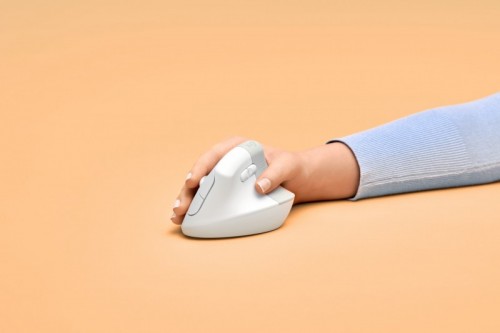 High_Resolution_JPG-Lift KV Off White hand LIFE 046 High_Resolution_JPG-Lift KV Off White hand LIFE 046