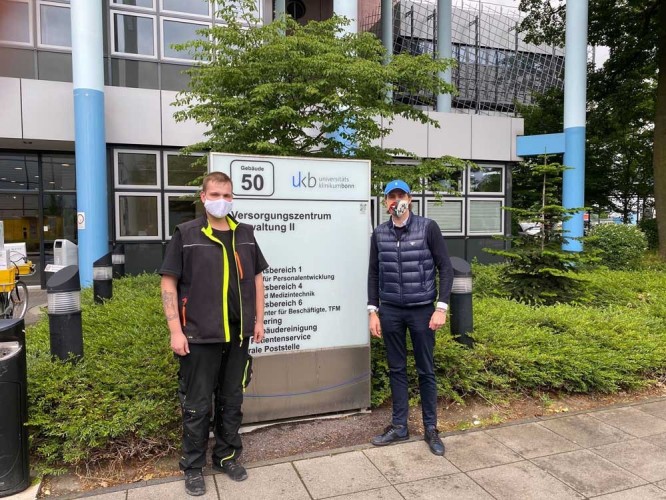 MEINFOTO überreicht 10.000 Masken an das Universitätsklinikum Bonn