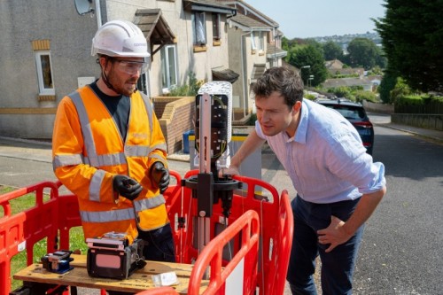 Anthony Mangnall meets Openreach engineers building Full Fibre in Brixham - Anthony Mangnall meets Openreach engineers building Full Fibre in Brixham Anthony Mangnall meets Openreach engineers building Full Fibre in Brixham