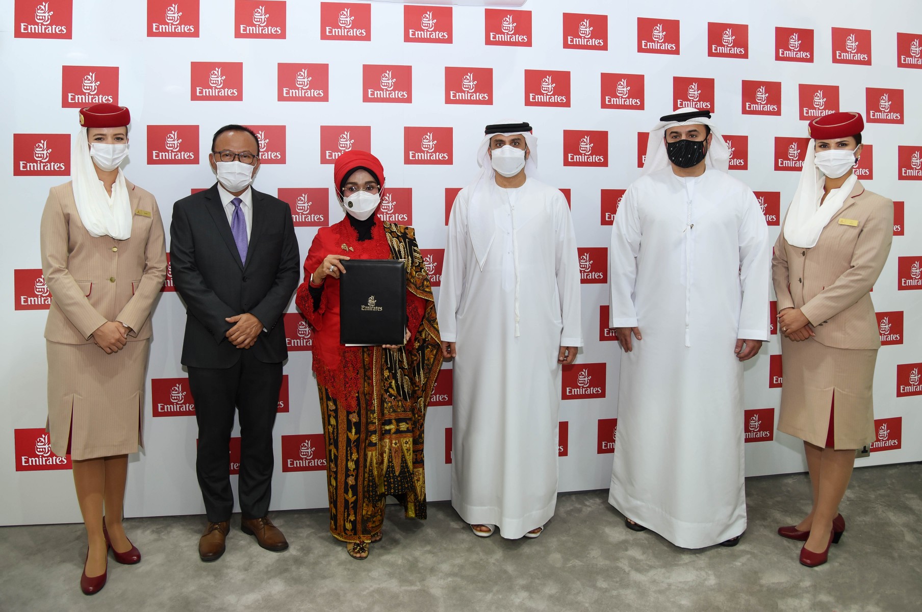 From left to right: K. Candra Negara, Consul General of the Republic of Indonesia for Dubai and the Northern Emirates; Nia Niscaya, Deputy Minister for Marketing, the Ministry of Tourism & Creative Economy of the Republic of Indonesia; Adnan Kazim, Chief Commercial Officer, Emirates Airline; and Orhan Abbas, Senior Vice President, Commercial Operations, Far East, Emirates Airline. From left to right: K. Candra Negara, Consul General of the Republic of Indonesia for Dubai and the Northern Emirates; Nia Niscaya, Deputy Minister for Marketing, the Ministry of Tourism & Creative Economy of the Republic of Indonesia; Adnan Kazim, Chief Commercial Officer, Emirates Airline; and Orhan Abbas, Senior Vice President, Commercial Operations, Far East, Emirates Airline.