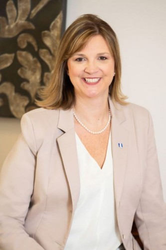 Angie Klett Headshot