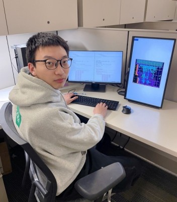 Jinming_at_lab Jinming_at_lab