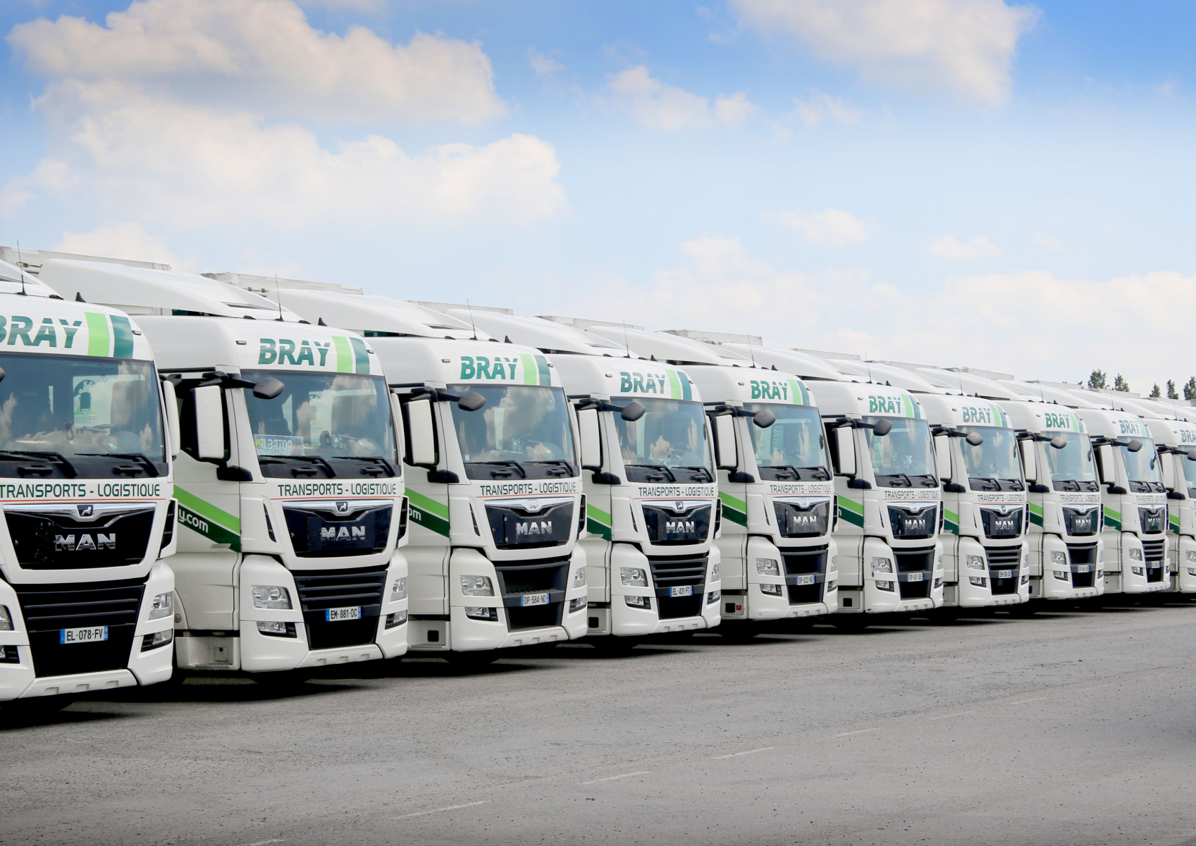 25 TRACTEURS MAN TGX POUR LES TRANSPORTS BRAY - Les Transports Bray, basés à Méricourt dans le Pas-de-Calais, viennent de recevoir 25 tracteurs MAN TGX dotés du nouveau moteur de 470 ch Euro VI, qui viennent renouveler la flotte de l’entreprise. 25 TRACTEURS MAN TGX POUR LES TRANSPORTS BRAY