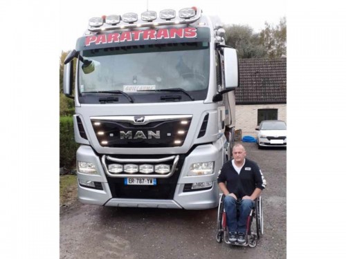 Un MAN TGX 580 LL pour Paratrans - La société Paratrans basée à Houdain dans le Pas-de-Calais, et son gérant Guillaume Levaillant roulent en MAN depuis quelques années. Le MAN TGX 580 LL spécialement adapté à son conducteur, bénéficie d’un certain nombre d’aménagements. Un MAN TGX 580 LL pour Paratrans