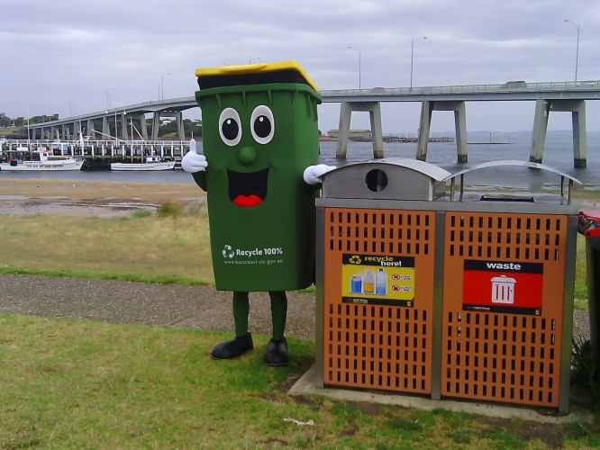 Bass+Coast+Shire+Council%26rsquo%3Bs+recycling+mascot%2C+Rowdy+Recycling+Bin%2C+next+to+improved+public+place+bins+on+Marine+Parade%2C+San+Remo.