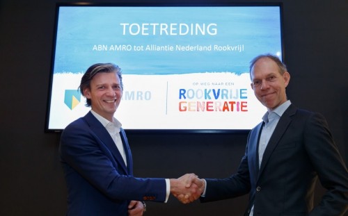 ABN AMRO partner Alliantie Nederland Rookvrij - Richard Kooloos, Hoofd Duurzaam Bankieren van ABN AMRO, en Floris Italianer, directeur van de Hartstichting en voorzitter van de Alliantie Nederland Rookvrij ABN AMRO partner Alliantie Nederland Rookvrij