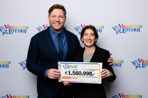 Dennis van der Geest, ambassadeur van de VriendenLoterij, en Naomi Rosekrans, relatiemanager bij de Hartstichting. Foto: Roy Beusker Fotografie - Dennis van der Geest, ambassadeur van de VriendenLoterij, en Naomi Rosekrans, relatiemanager bij de Hartstichting. Foto: Roy Beusker Fotografie