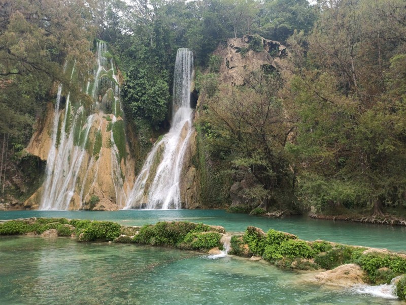 Cascada_de_Minas_Viejas_(El_Naranjo),_Huasteca_Potosina