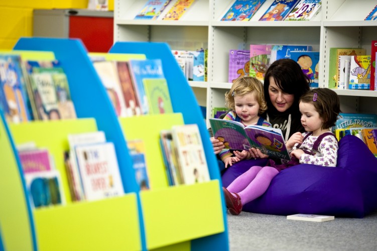 children+and+families+can+enjoy+reading+together+at+Hackney+libraries