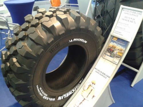 126michelinbibloadhardsurfacetyre-500-70-r24.jpg - 126michelinbibloadhardsurfacetyre-500-70-r24.jpg