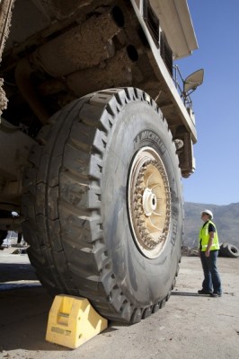 264-Michelin-industrial-tyre-training-courses - Michelin is now able to offer expert tyre fitting and maintenance training for operators of industrial and heavy-duty machinery. 264-Michelin-industrial-tyre-training-courses