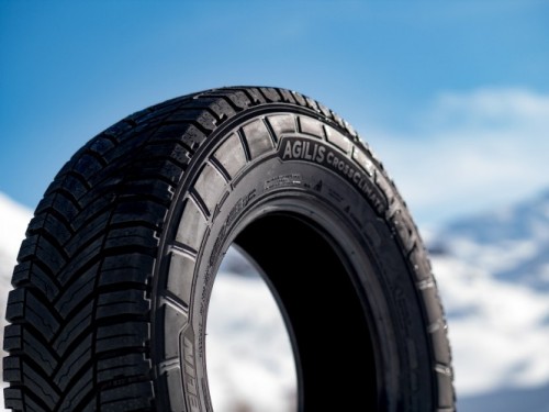 295-Michelin-Agilis-CrossClimate-Total-Motion - Michelin’s Agilis CrossClimate is a summer tyre with full winter capability, eliminating the downtime associated with seasonal tyre swaps for Total Motion. 295-Michelin-Agilis-CrossClimate-Total-Motion