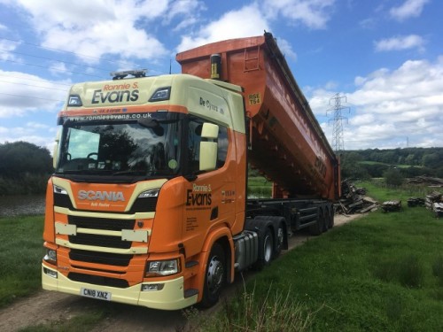 372-Michelin-Effitrailer-Ronnie-S-Evans - Ronnie S Evans has signed its entire fleet of trailers up to Michelin’s Effitrailer programme. 372-Michelin-Effitrailer-Ronnie-S-Evans