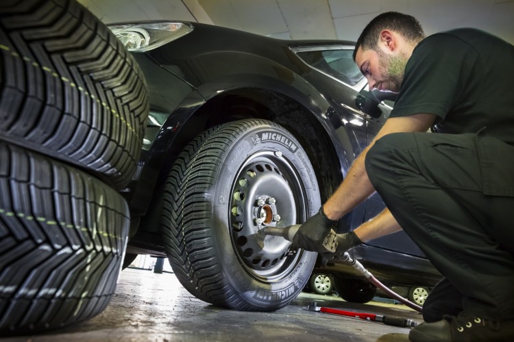 275-105-Michelin-CrossClimate-Addison-Lee