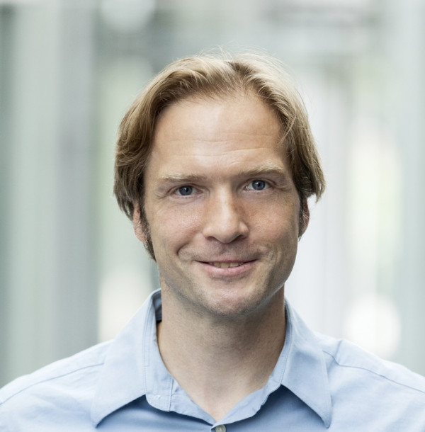 Michael Fischlein, VP, Spectrum & Network Analyzers, EMC and Antenna Test, Rohde & Schwarz Michael Fischlein, VP, Spectrum & Network Analyzers, EMC and Antenna Test, Rohde & Schwarz