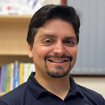 Professor Roberto Chica