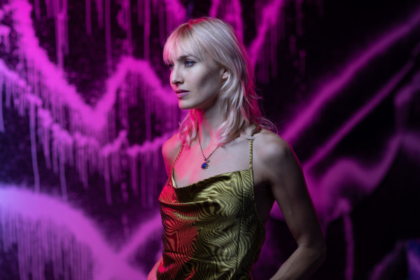 ELLE, Madrina y Artista del Casco de Norwegian Luna