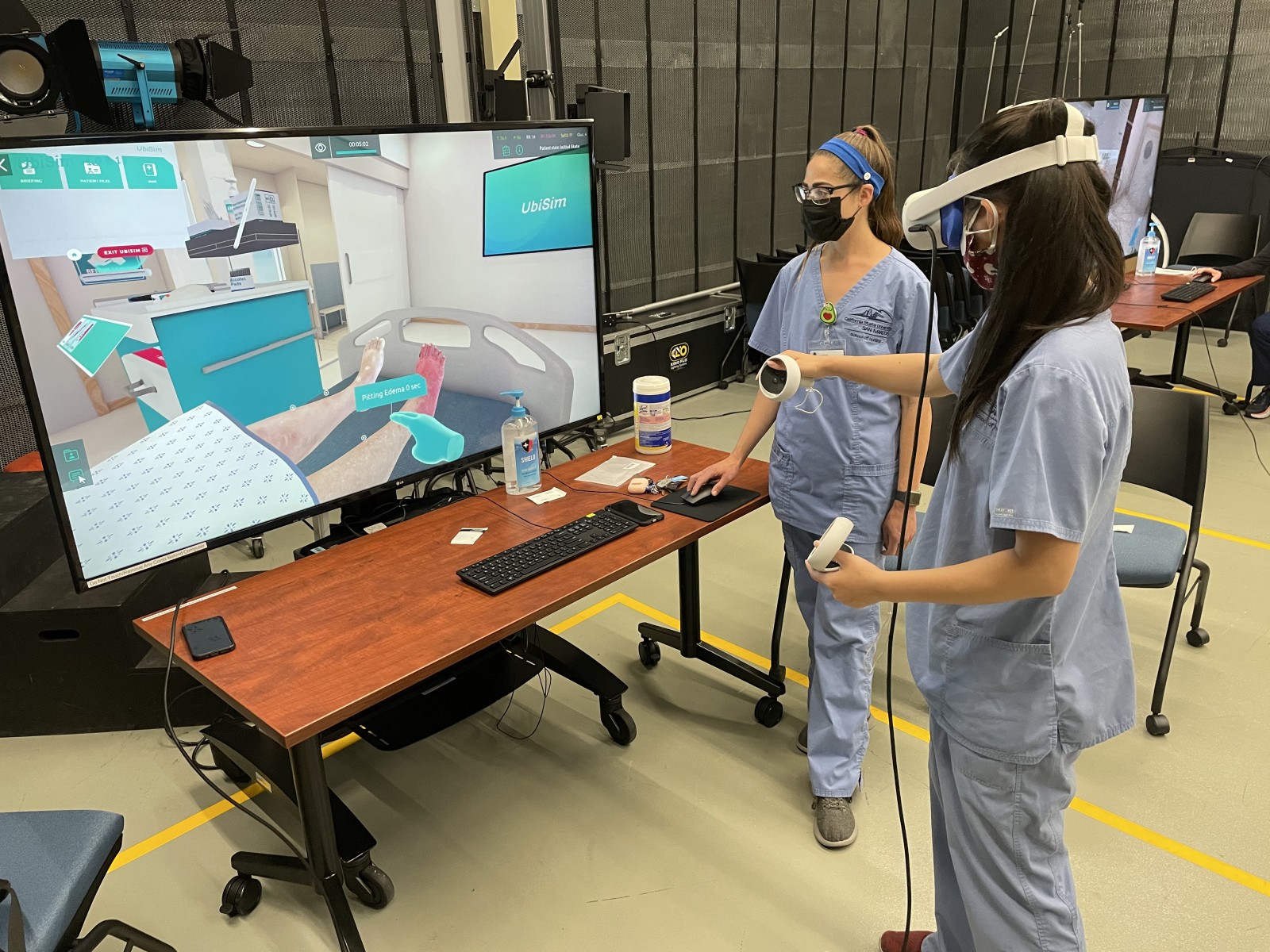 Nursing students have been doing virtual reality simulations at ...