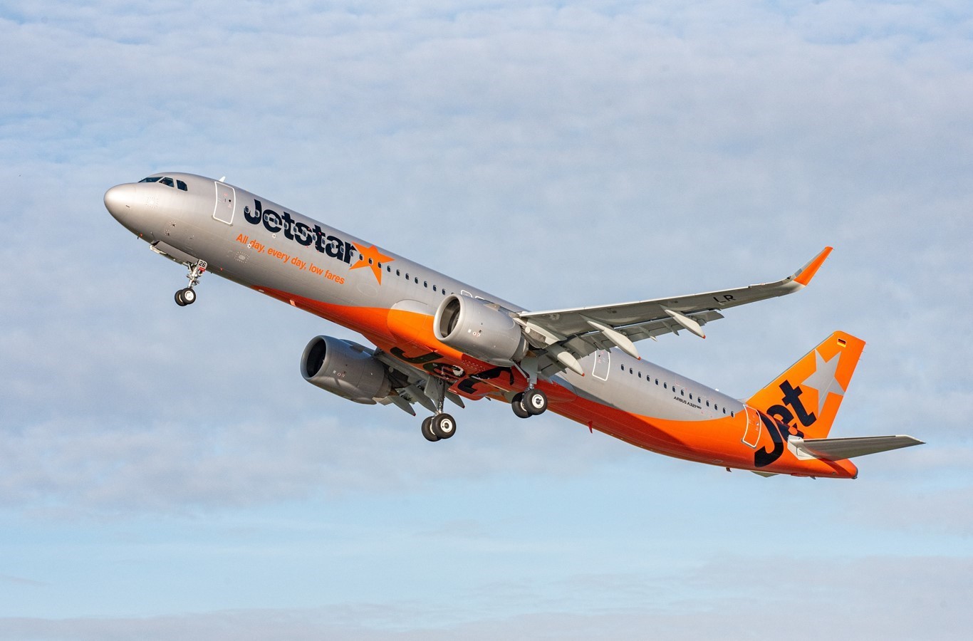 1920_jetstara321neolr.jpg