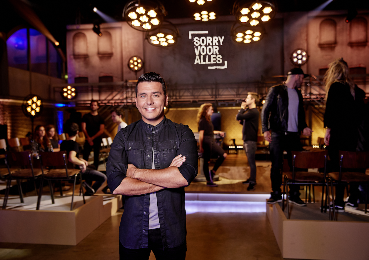 Jan Smit presenteert het Avrotros programma Sorry Voor Alles